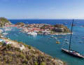 Ausgangspunkt ist der Hafen von Gustavia auf der Karibikinsel Saint-Barthélemy.