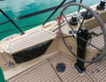 Concentration: The mainsheet and halyards are attached to the wheel, the lines are stowed under the seat. The genoa is operated further forwards
