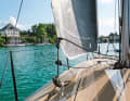 Simplification: The genoa is sheeted close to the roof on a fixed block. The hoisting point can be varied using a barber hauler