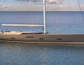 With bowsprit, the latest mini-series model from Cape Town measures 32.62 metres. The superstructure lies between the flat flounder and the deckhouse