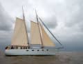 The hull of the "Jonathan" comes from a Feltz Skorpion 2, on which a gaff schooner was built in-house