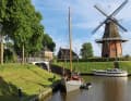 Sur la Staande Mastroute, la "Luna" passe entre autres par Dokkum, la perle des onze villes frisonnes.