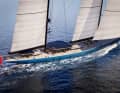 The designers at Vripack distributed 100 square metres of solar panels on the roofs, which generate electricity and heat a solar fluid. Above all, "Zero" generates energy from eight knots of speed via ...