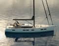The cabin superstructure with the all-round window strip ends behind the mast. The foredeck remains unobstructed and sheer. The self-tacking jib is a possible option for the sails
