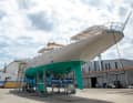 Typical Truly Classic: the overhangs are long, the appendages with fin keel and spade rudder are modern
