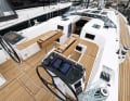 The helmsman is pleased with the side instruments and can operate halyards and sheets