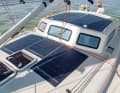 Bien praticables et antidérapants : les panneaux solaires de Solbian. Déviés : les pièges mènent au tablier du cockpit