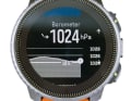 Ein eingebautes Barometer mit Anzeige der Luftdruckentwicklung schützt vor bösen Überraschungen