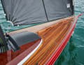 The self-tacking jib is the standard. An overlapping genoa is not provided