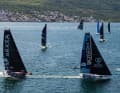 Belle étude de la course côtière dans la baie de Boka.
