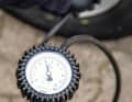 Trailer tyres are often subjected to higher loads than those of the towing vehicle. This is why the correct pressure is important - up to 4 bar. Also check the pressure of the spare tyre.