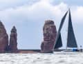 Bei der Nordseewoche begegnen sich Helgoland und der Yachtsport einmal im Jahr zum Fest unter Segeln.