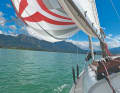 Traumsegeln unter Spinnaker – auch bei Fahrtenseglern sind die Variantas sehr beliebt. Hier mit Kurs auf Schloss Neuschwanstein