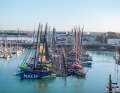 Die startenden Yachten im Hafen von  Les Sables-d'Olonne. Im Vordergrund Charlie Dalins “Macif - Santé Prévoyence”