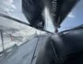 Les leaders ne sont pas les seuls à naviguer à la limite. Plus loin dans le peloton du Vendée Globe, c'est aussi la tempête.