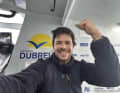 Leader della notte: lo skipper di "Groupe Dubreuil" Sébastien Simon, fortunato.