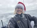 Trotz vieler Rückschläge zeigt sich "L'Occitane en Provence"-Skipperin Clarisse Crémer als zauberhafte Weihnachtsfrau.