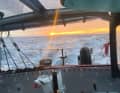 Justine Mettraux, al decimo posto a circa 65 miglia nautiche da Boris Herrmann, ha inviato panorami dorati dall'Atlantico meridionale.