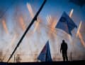 C'est ainsi que le troisième du Vendée Globe, Seb Simon, a vécu son retour à la maison après une course couronnée de succès. Le grand feu d'artifice aura lieu le 10 mai lors de la cérémonie de clôture.