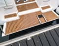 The 2.20 metre wide and 60 centimetre deep platform with bathing ladder is optional and folds out of the stern at a good height