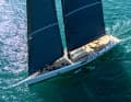 Die Wallywind 110 berechnete Judel/Vrolijk & co. Die Bremerhavener hatten unten Doppelruder und Teleskopkiel (4,50-6,95 m) zu berücksichtigen und gaben oben die Dimension für das Carbon-Rigg an Hall Spars und für das Laminat an North Sails weiter.