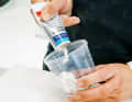 Mélanger un demi-tube, ce qui correspond à 40 millilitres.