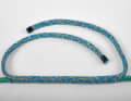 The halyard is let out again about 30 centimetres before the other end of the sheath. The area in between is shortened slightly by widening the braid. Make sure that the sheath is not twisted