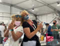 Nel centro stampa olimpico con la fotografa spagnola Maria Miuña. Poco prima, si erano accorte di essere le uniche giornaliste donne tra colleghi esclusivamente uomini.