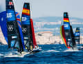 Der olympischen 49er-FX-Flotte in die Hecks geschaut