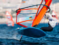 Windsurferin Theresa Steinlein ist bei ihrer Olympia-Premiere fürs Viertelfinale qualifiziert