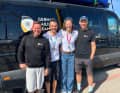 Die Vize-Champions mit ihrem 470er-Coach Steve Lovegrove (r.) und DSV-Cheftrainer Dom Tidey.