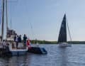 Fair applause: The trimaran crew of the "Flying Dragon" applauds the crew on the "Lightworks", the second boat to arrive.