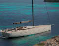 Auch bei der Y8 Custom parkt der Tender quer ein. Die Klappe wird zur Badeplattform