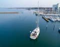 Tour du port : accélérer en avant, s'arrêter et essayer la marche arrière. Lors des manœuvres portuaires, le fonctionnement de la propulsion est vérifié