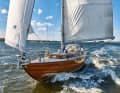 Six mois plus tard, non seulement les voiles, mais aussi les premiers prix de régate sont dans le coffre.