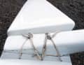 Straps instead of bolts: attaching the stabilisers to the beams is simple but efficient