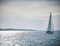 Solitude choisie : contrairement à l'été, l'équipage est presque toujours seul sur l'eau pendant les croisières d'automne et de printemps. Dans les ports, le choix des places est libre et le calme règne.