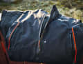 Numerous variants: The task of the mid-layer is to keep the warmth inside the body but keep the cold outside. Fleece or softshell are popular