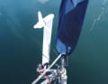 Space-saving: The hydrogenerator is mounted on a boom on the Hydrovane bracket