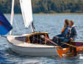 Curved lines, many edges and the alternation of white and natural lacquered surfaces characterise the look of the small cruiser
