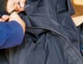 The bib behind the trouser zip hardly contributes to the tightness. The matching patch is cut out here