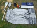 Good aluminium bench seat, complete repair kit, pressure gauge included. A mooring line, centre eye and handles are missing. Only the holding lines are available for carrying