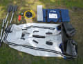 Wooden bench seat, repair kit, operating instructions, foot pump - everything is there. Very nice: five lashing points in the boat. There is no locking mechanism for the paddles