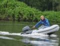 Transom too high to glide: The Yamaha 240 Air dinghy has an unusually high transom of 41 centimetres. This allows the outboard motor to draw in air