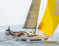 The wide hull, full foredeck, kinks, recesses and chines as well as large windows are trademarks of the new Dufour