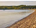 mit angrenzendem Strand