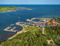 Porto di Snaptun, Hjarnø sullo sfondo