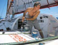 Vendée Globe 2004–2005: Seine erste Teilnahme an der legendären Einhand-Regatta um die Welt muss Sedlacek nach 6.800 Seemeilen im Kielwasser aufgrund eines Kielschadens aufgeben