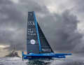 "SVR Lazartigue" mit Skipper François Gabart bei der Siegfahrt im Rolex Fastnet Race 2023.