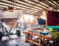 In der Bootsbauerei von Stefan Züst wird ein Stor Tumlare von Knud Reimers restauriert und ein Motorboot neu gebaut